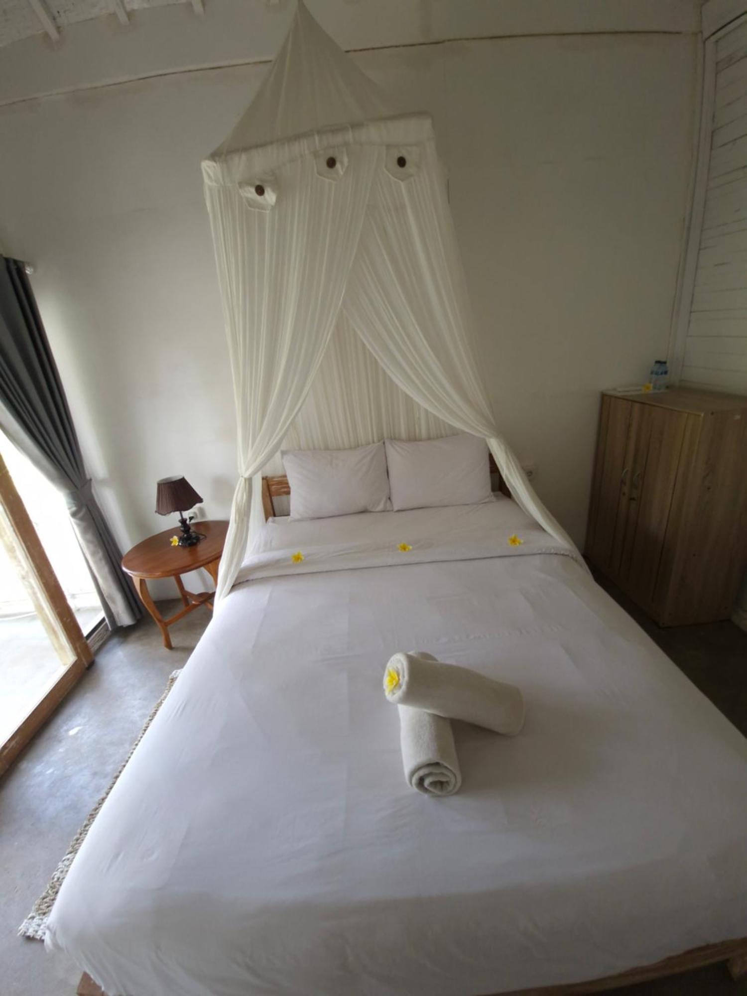The Layar Homestay Batununggul Exterior foto